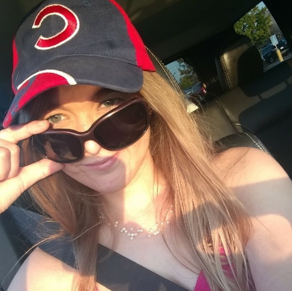 Meet your Posher, Meghan - Picture 5 of 8